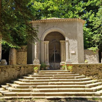 032 Sul Lato Opposto Del Santuario Troviamo Il Dormitorio Di San Bruno Probabilmente Il Luogo Dove Il Santo Trovava Ricovero Ma Certamente Il Luogo Dove Il Monaco Fu Seppellito
