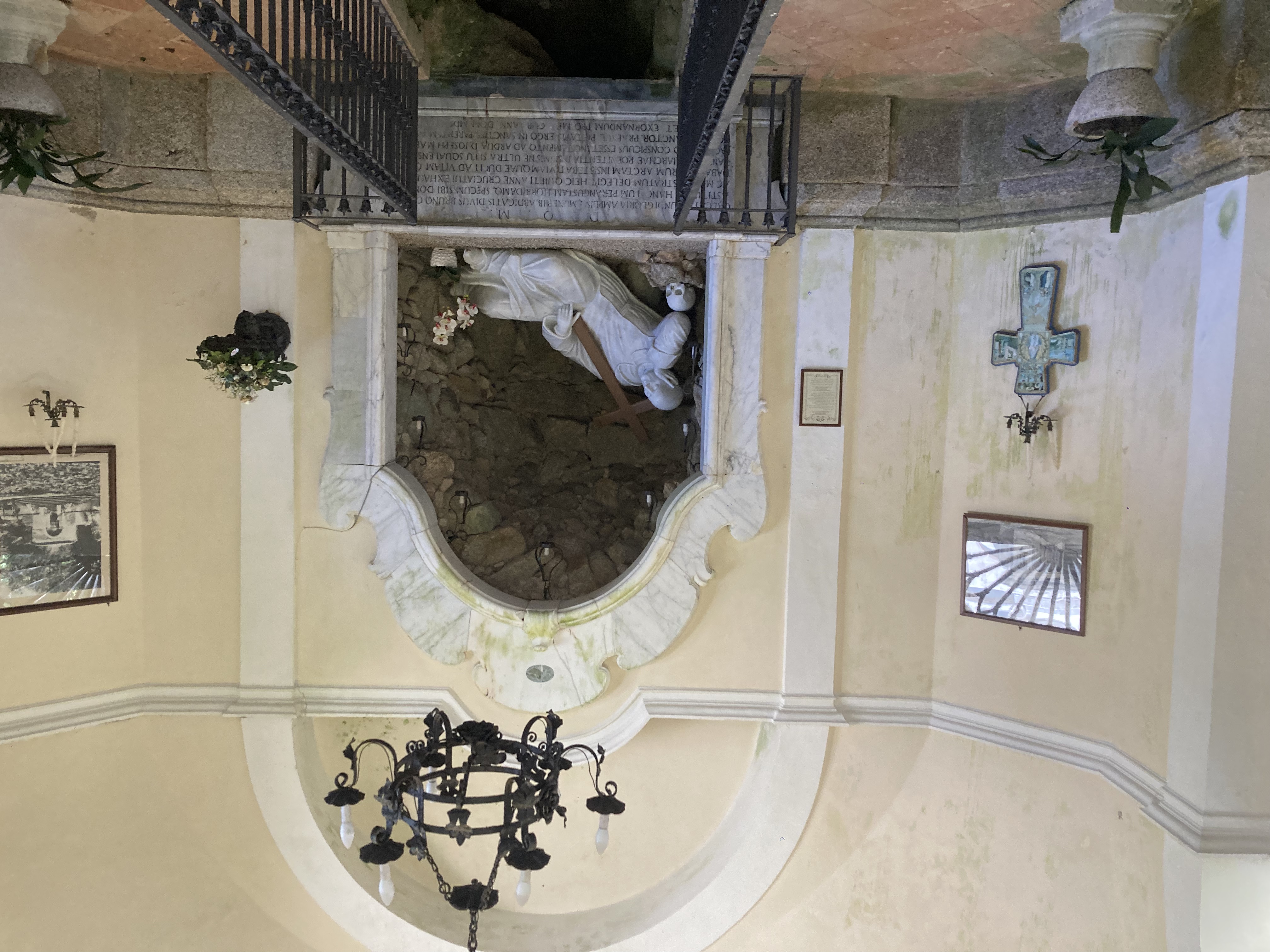 033 All Interno Del Dormitorio Si Trova Anche Una Bella Statua Marmorea Della Fine Del Xviii Secolo Realizzata Da Stefano Pisani