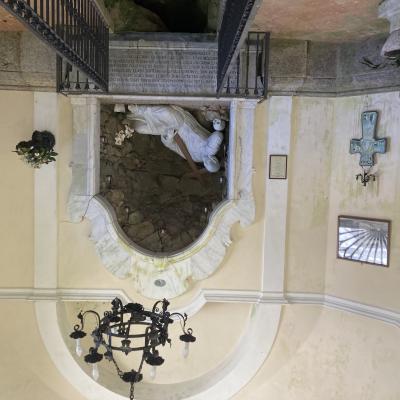 033 All Interno Del Dormitorio Si Trova Anche Una Bella Statua Marmorea Della Fine Del Xviii Secolo Realizzata Da Stefano Pisani