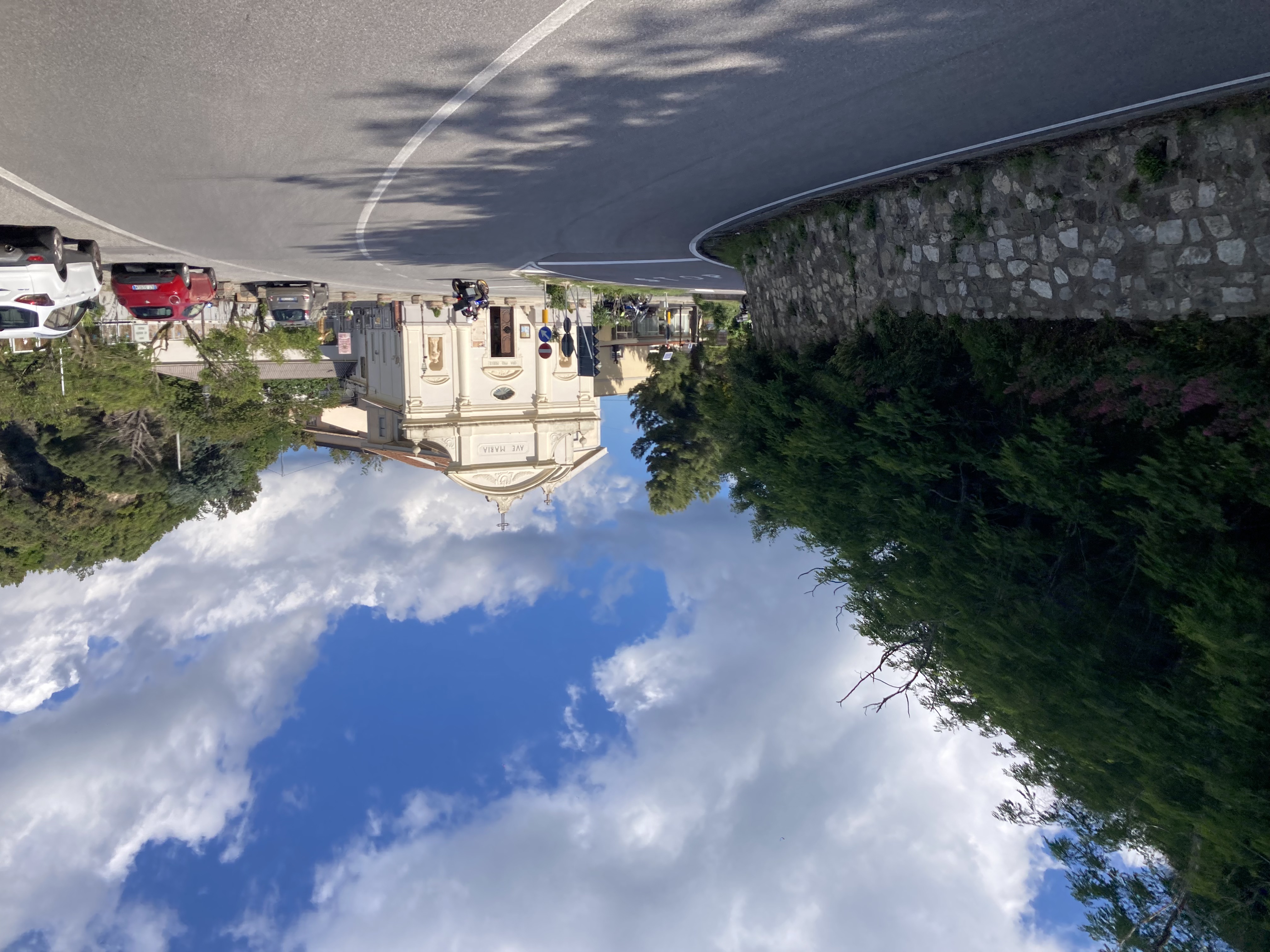 041 Attraversiamo Il Santuario Di Termine A Tre Km Da Pentone Lungo La Strada Che Da Catanzaro Porta Alla Sila