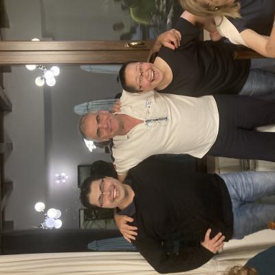 056 Quell Nvidioso Di Mario Non Poteva Non Farsi La Foto Anche Lui Con Simone Ed Erika
