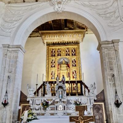 066 Nel 1895 La Sacra Spina Venne Collocata In Un Ricco Ostensorio D Argento Donato Dal Clero Di Petilia Oggi E Custodita Sopra L Altare In Stile Barocco Attribuito Alla Scuola Di Antonello Gagini