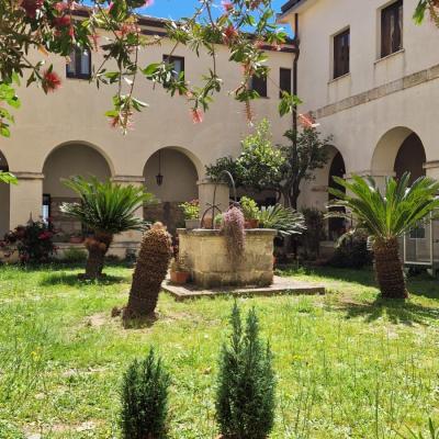 069 Oggi Il Convento E Abitato Dalla Famiglia Mariana Le Cinque Pietre Queste Simboleggiano I Cinque Atti Fondamentali Per Questa Comunita La Preghiera L Eucarestia La Sacra Scrittura Il Digiuno E La Confessione
