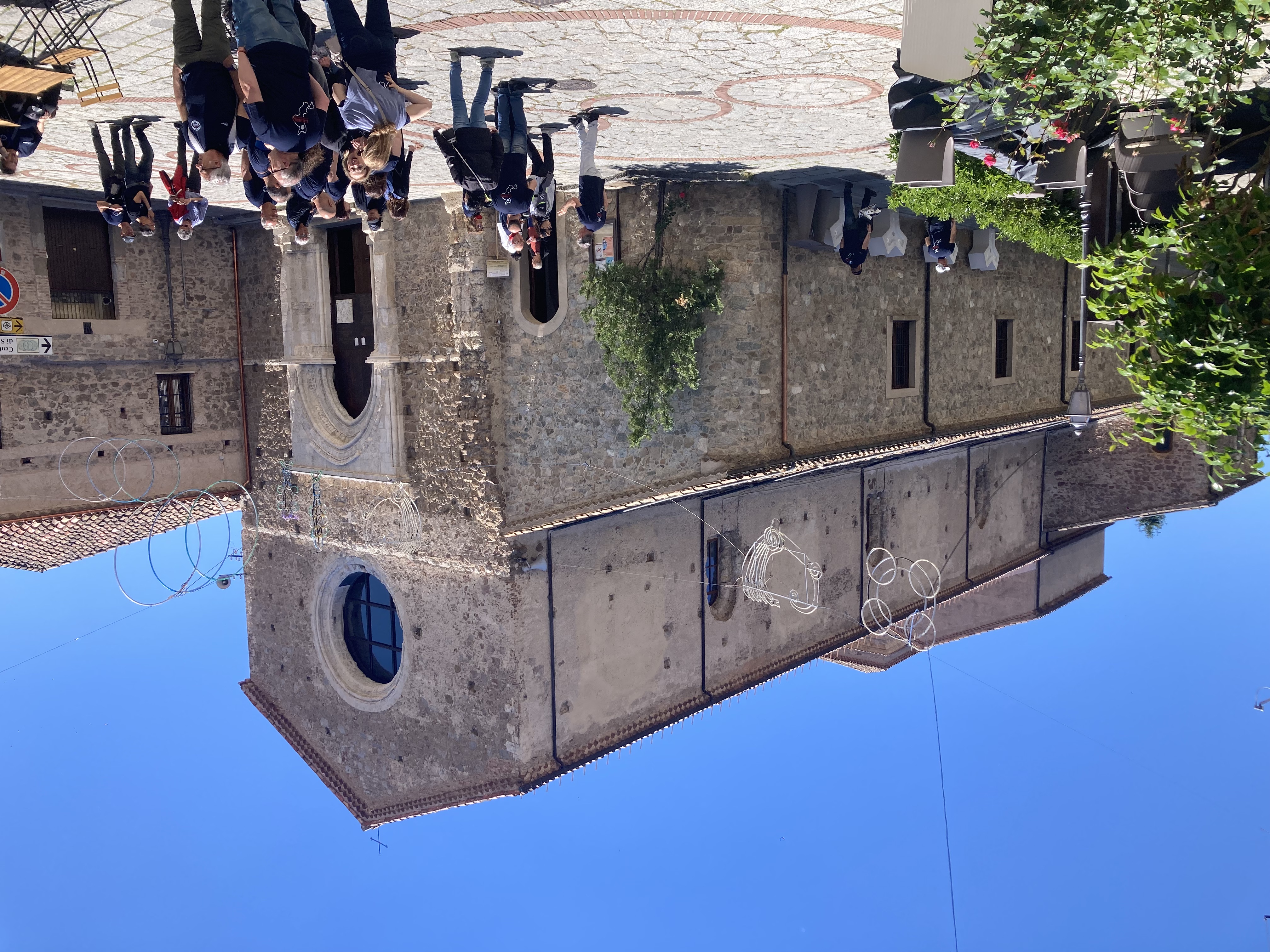 073 La Facciata Dell Abbazia Si Presenta Oggi Molto Semplice E Snella Con La Cuspide Che Forma Una Capanna Il Portale E Stato Realizzato In Pietra Calcarea Finemente Lavorata E Costituisce L Unico Tratto Distintivo Di Tutta La Facciata