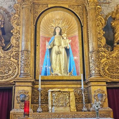 141 L Altare Ligneo Con Ai Lati Le Due Sculture Di S Giovanni Apostolo E S Maria Maddalena Che In Origine Completavano Con La Statua Della Pieta L Antico Fastigio Dell Oratorio Dei Nobili
