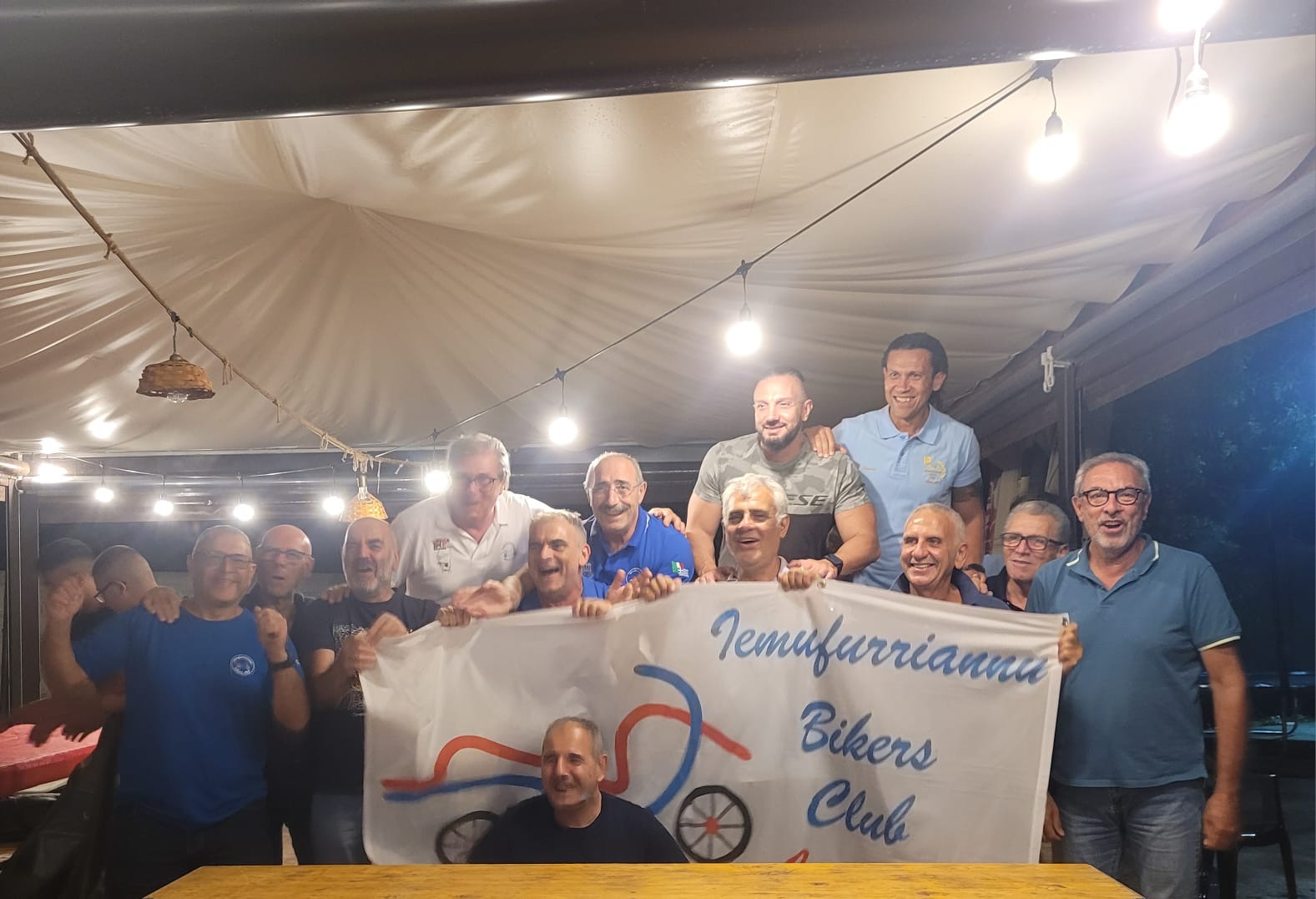 018 Iniziamo Le Foto Con Lo Striscione