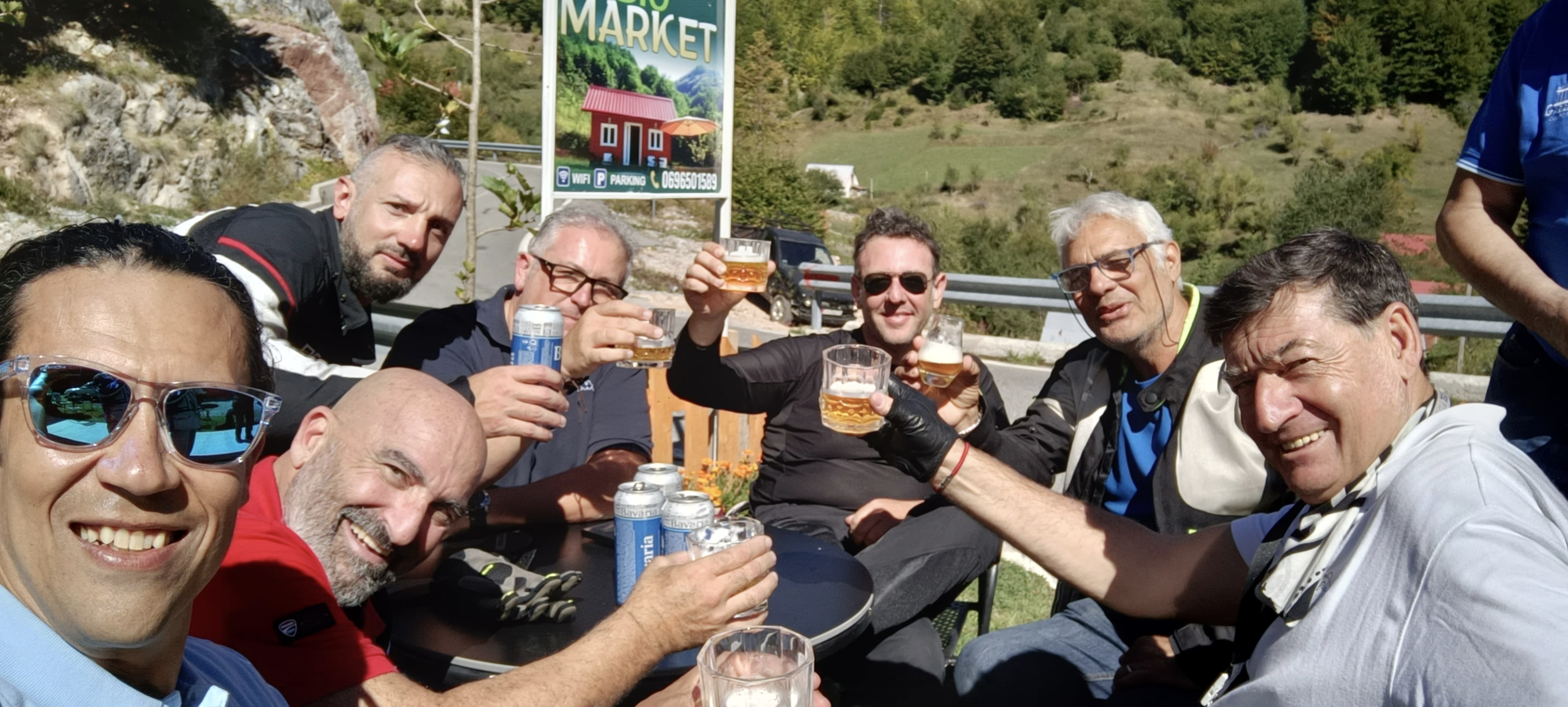 041 Un Brindis A Tutto Il Gruppo E A Coloro Che Sono Arrivati Al Vermosh