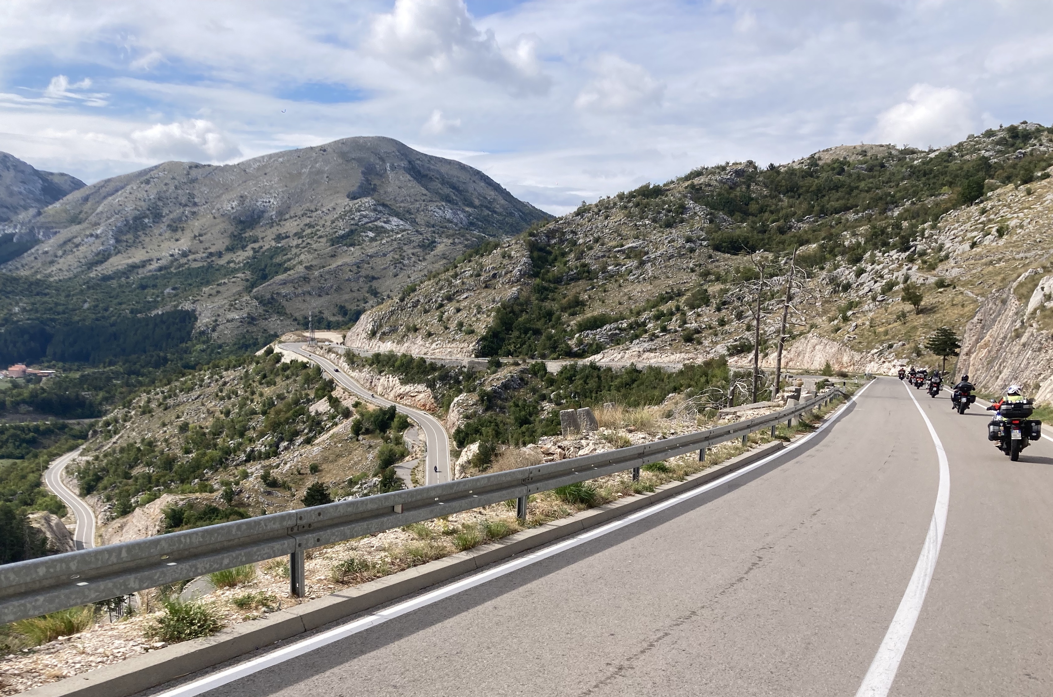 056 Tra I Tornanti Della R1 Nella Regione Centrale Di Njegusi