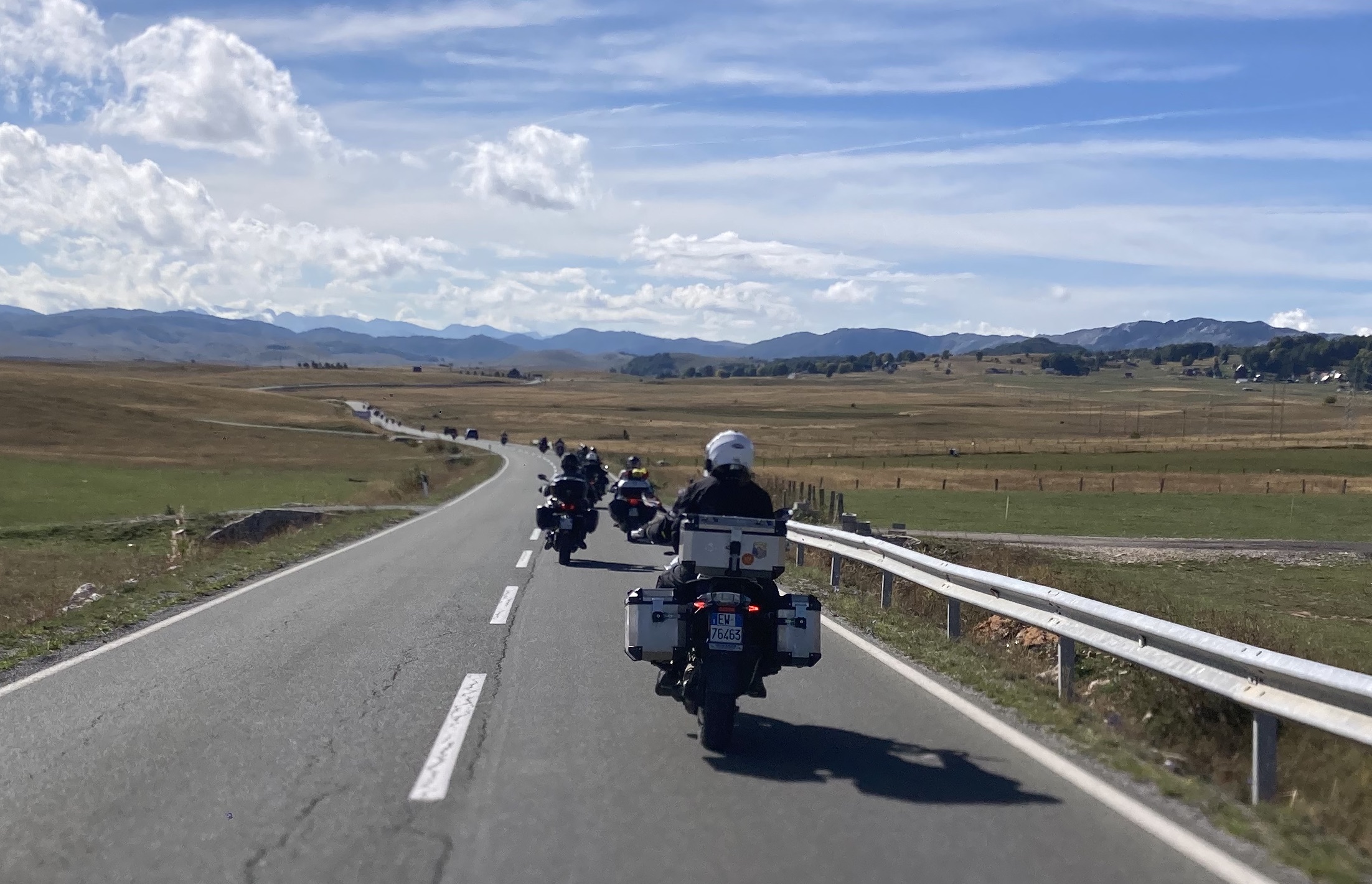 086 Lasciamo Zabljak Proseguendo La Lunga Colonna Sulla M6
