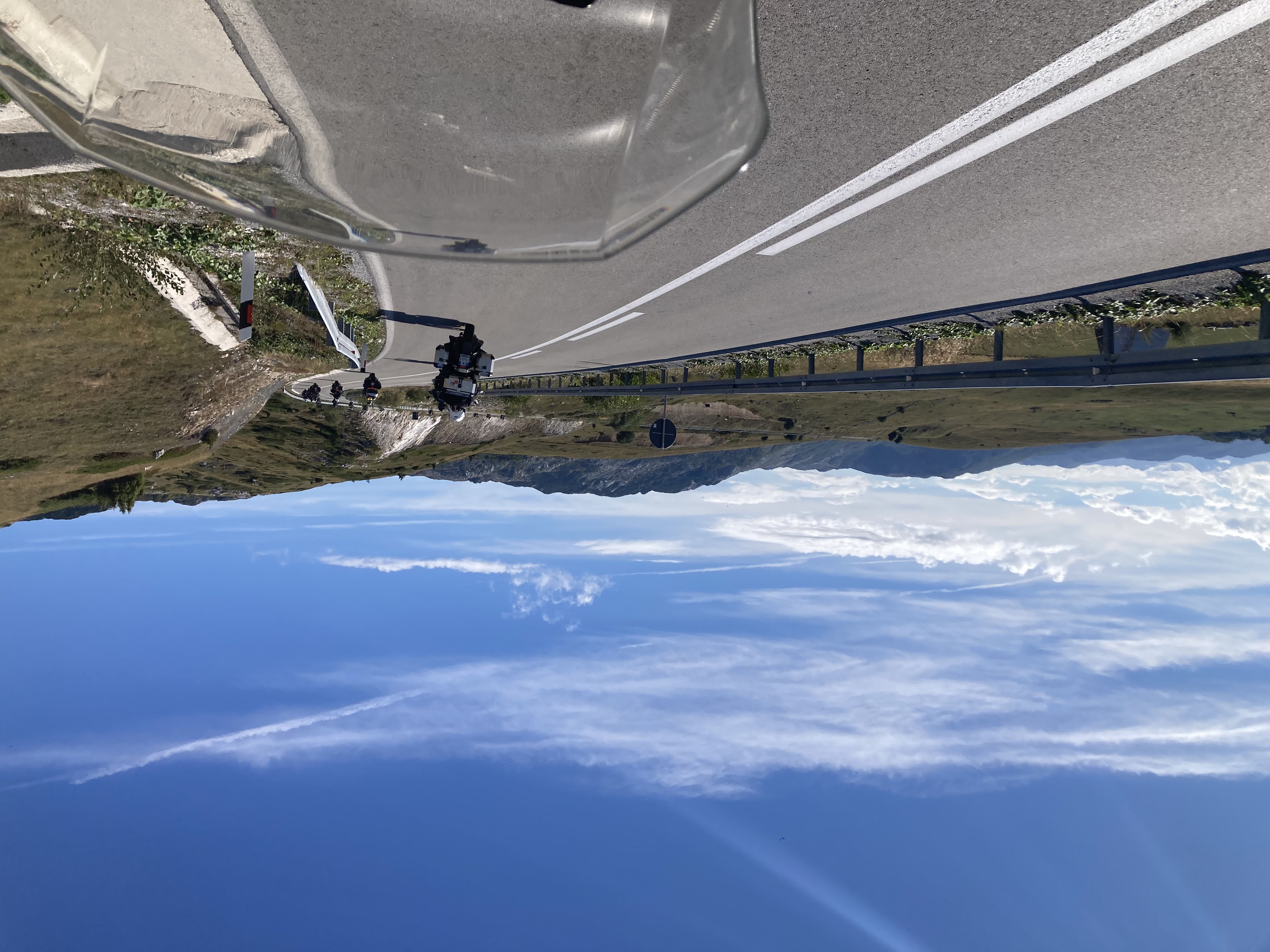 087 Strada Che Ci Condurra Come Prossima Sosta A Pogdorica Capitale Del Montenegro