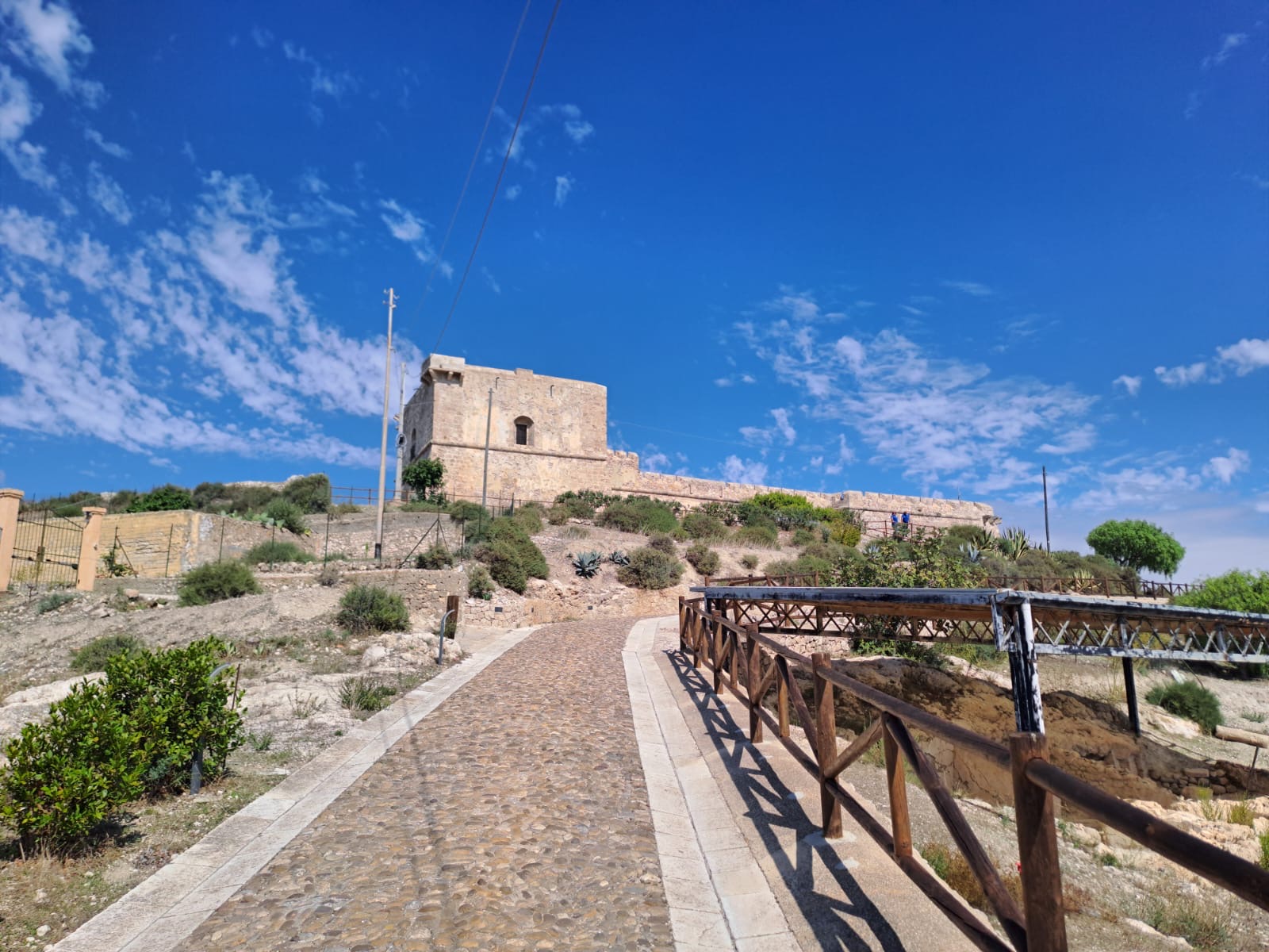 012 Il Castel Sant Angelo Si Trova Su Di Un Colle Posto Nella Parte Occidentale Della Citta Di Licata Distante Dal Suo Centro Storico Appena 700 Metri