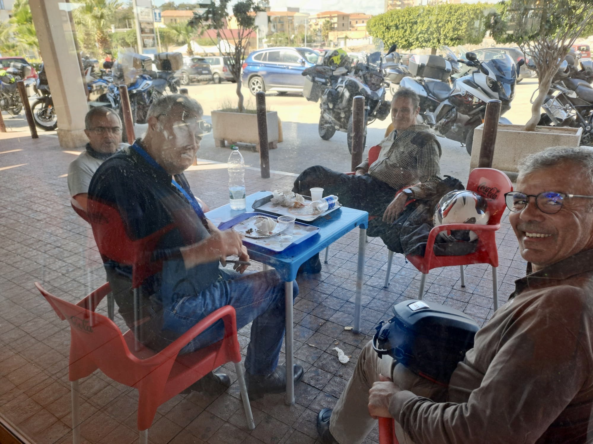 030 Il Tavolo Dei Singol All Aria Fresca Si Celano Dietro Un Vetro