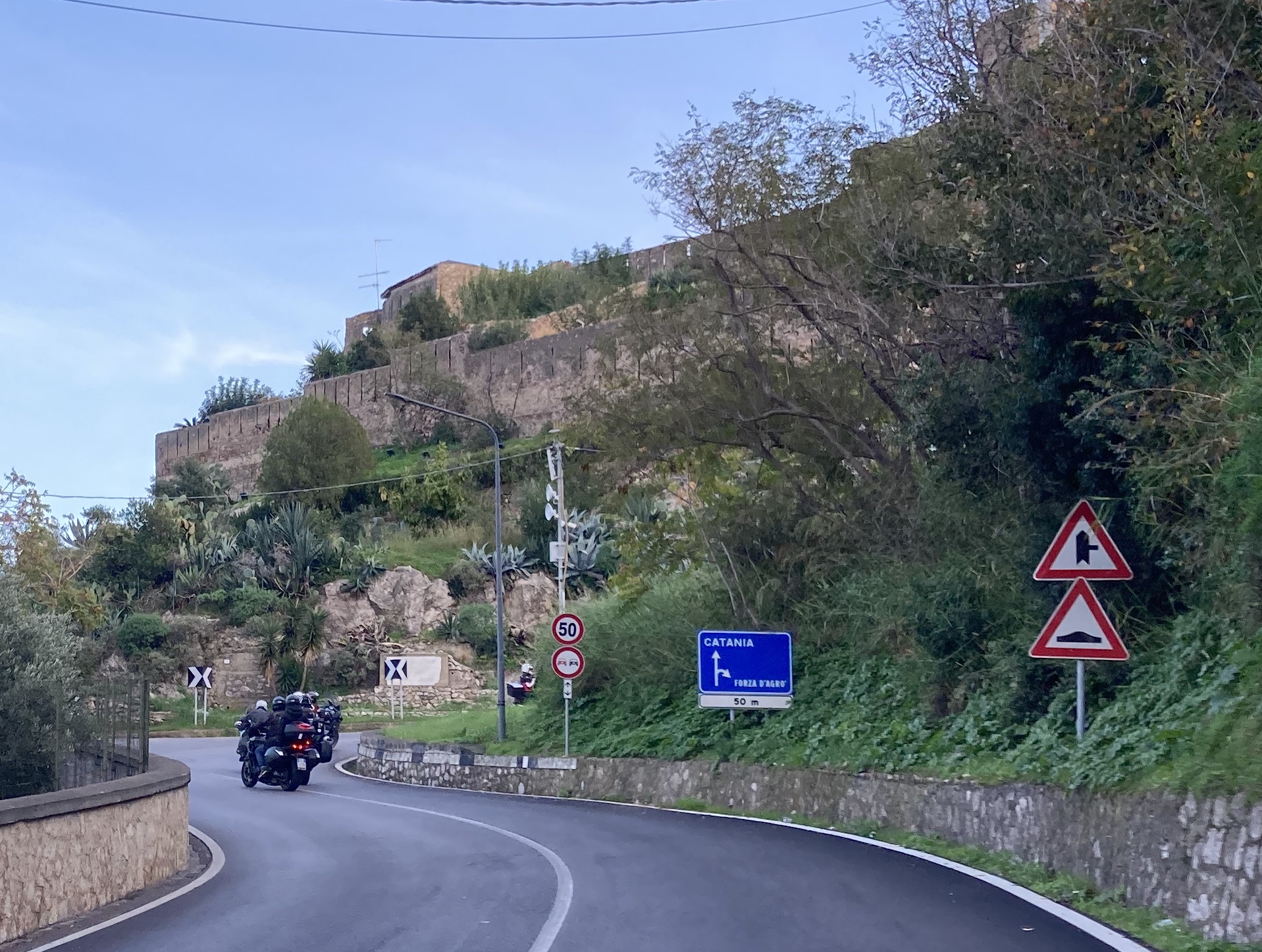 050 Tra I Tornanti Del Castello Di Forza D Agro