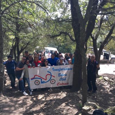 113 Non Poteva Mancare Una Foto Con Lo Striscione Tra I Boschi