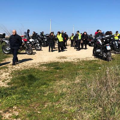 005 Arrivati Nelle Campagne Ragusane Alla Ricerca Della Grotta