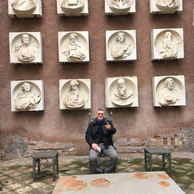 007 Il Presidente Si Atteggia A Santo
