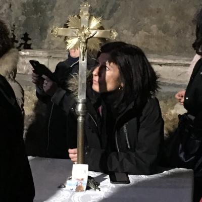 023 Si Osservano I Resti Di Antichi Affreschi Nella Grotta