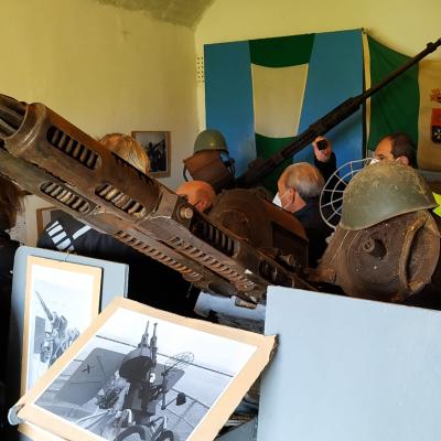 032 E Oggetti Appartenenti Alla Struttura Mitragliatrice Anti Aereajpg