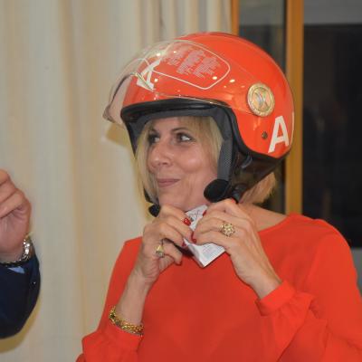 097 Giusy Non Solo Se Lo Prende Ma Lo Indossa Anche