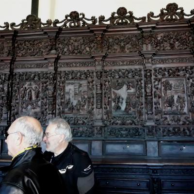 051 In Sacrestia Il Magnifico Casserizio Ligneo In Noce Enorme Mobile Scolpito Raffigurante Scene Di Vita Di Gesu