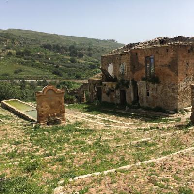 017 Proprio Sotto La Piazza A Confine Col Verde C E Un Bellissimo Bevaio In Cui L Acqua Scorre Ancora