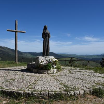 137 La Statua Della Santa Dovanti Al Piazzale