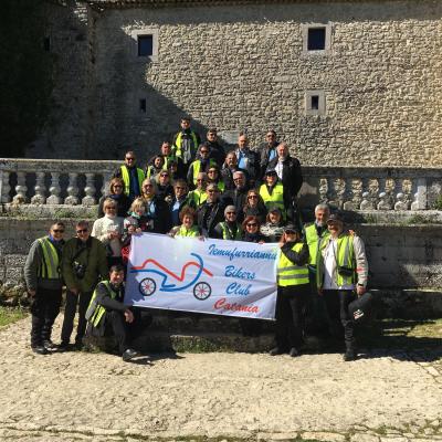 140 Mentre Si Aspetta L Apertura Del Santuario Una Bella Foto Di Gruppo