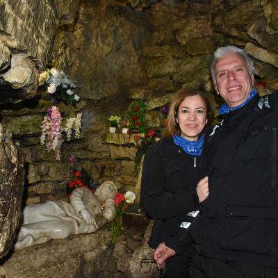 144 Francesco E Angela Insieme Nella Grotta