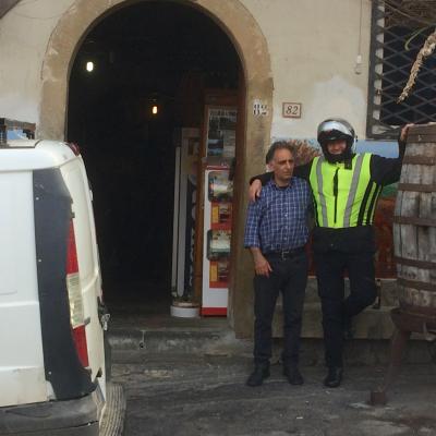 048 Prima Di Partire Una Foto Ricordo Con Il Signor Giovanni Titolare Della Trattoria