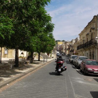 003 Si Attraversa Piazza San Sebastiano