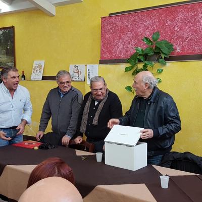 002 Il Presidente Del Seggio Apre L Urna