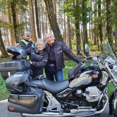 033 Gli Splendidi Maria E Biagio Con Il Disturbatore Alle Spalle