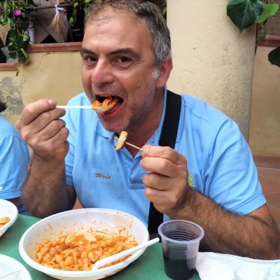 028 Mario Talmente E La Fame Che Mangia Pasta E Patatine Insieme