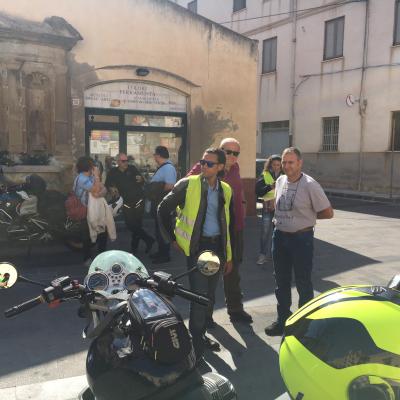 040 Si Chiacchiera In Piazza