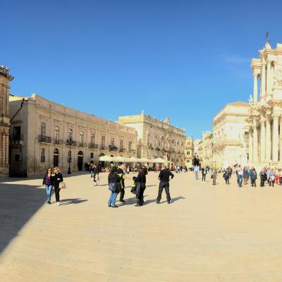 042 Ci Dirigiamo Verso Le Moto Attraversando La Bellissima Piazza Duomo