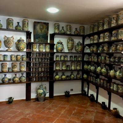 014 Nell Antica Farmacia Di Roccavaldina Del 1628 E Conservata Un Antica Collezione Di Manufatti In Ceramicajpg