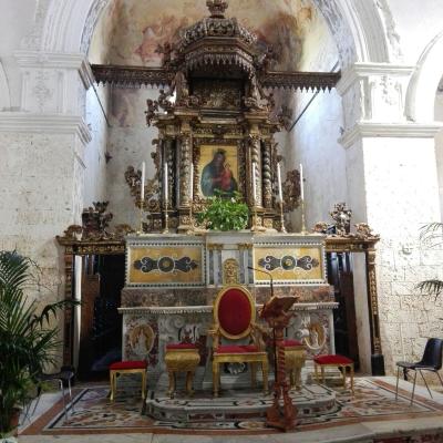 020 Altare Maggiore In Marmi Mischi Di Imponente La Bellezza Sovrastato Da Un Artistica Macchina Lignea Opera Di Frate Giacomo Della Rocca