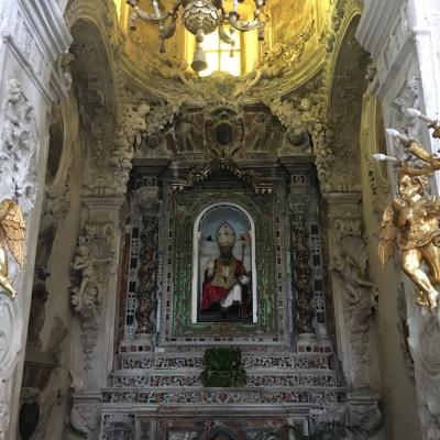 022 Cappella Di San Nicola Di Stile Barocco Ricca Di Stucchi E Affreschi La Statua In Cartapesta Affiancata Da Due Colonnine Tortili In Marmo E Sovrastata Dalle Insegne Araldiche Della Famiglia Valdina