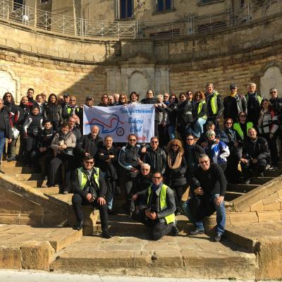 028 Foto Di Gruppo Con Sara E I Giovani Bikers Di Siracusa 