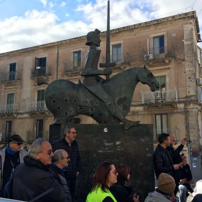 030 Nel 1983 Venne Collocata Una Statua Equestre In Onore Di Gualtiero Opera Di G Baragli