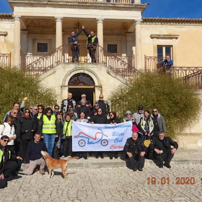 030 Foto Di Gruppo Insieme All Avvocato D Avola E La Bellissima Kira