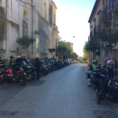 047 Si Ritorna Alle Moto Per Andare All Antica Stazioen Per Il Pranzo