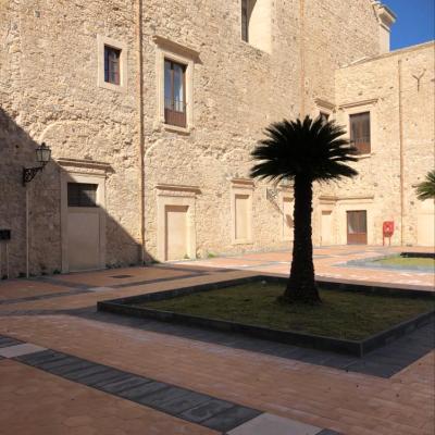 007 Cortile Del Convento Di San Benedetto Adibito A Municipio Di Militello Val Di Catania