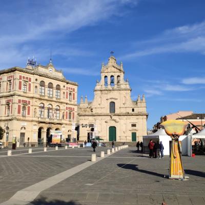 046 Il Comune E La Chiesa Madre Sulla Piazza Esagonale Di Grammichele