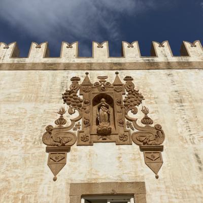 013 Decorazione Spagnola Nella Torre Sud Una Nicchia Che Ospita Una Statuina Della Madonna