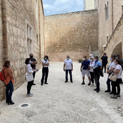 031 Dopo I Convenevoli Di Rito Inziamo La Visita Del Castello Con La Guida Laura