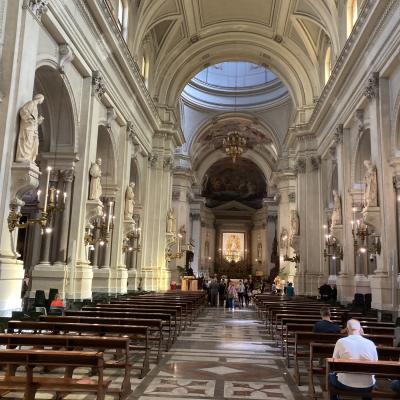 162 L Interno Dopo Il Rifacimento Del 1781 E L Altare Maggiore Con Il Presbiterio E Il Prezioso Coro Ligneo In Stile Gotico Catalano Risalente Al 1466