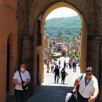 039 Il Presidente Di Corsa Per Raggiugere Il Gruppo