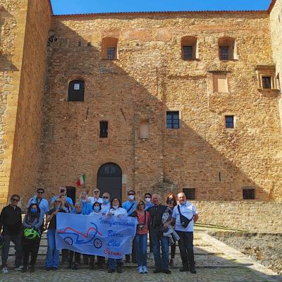 040 Foto Di Gruppo Sulla Scalinata Del Castello Di Ventimiglia