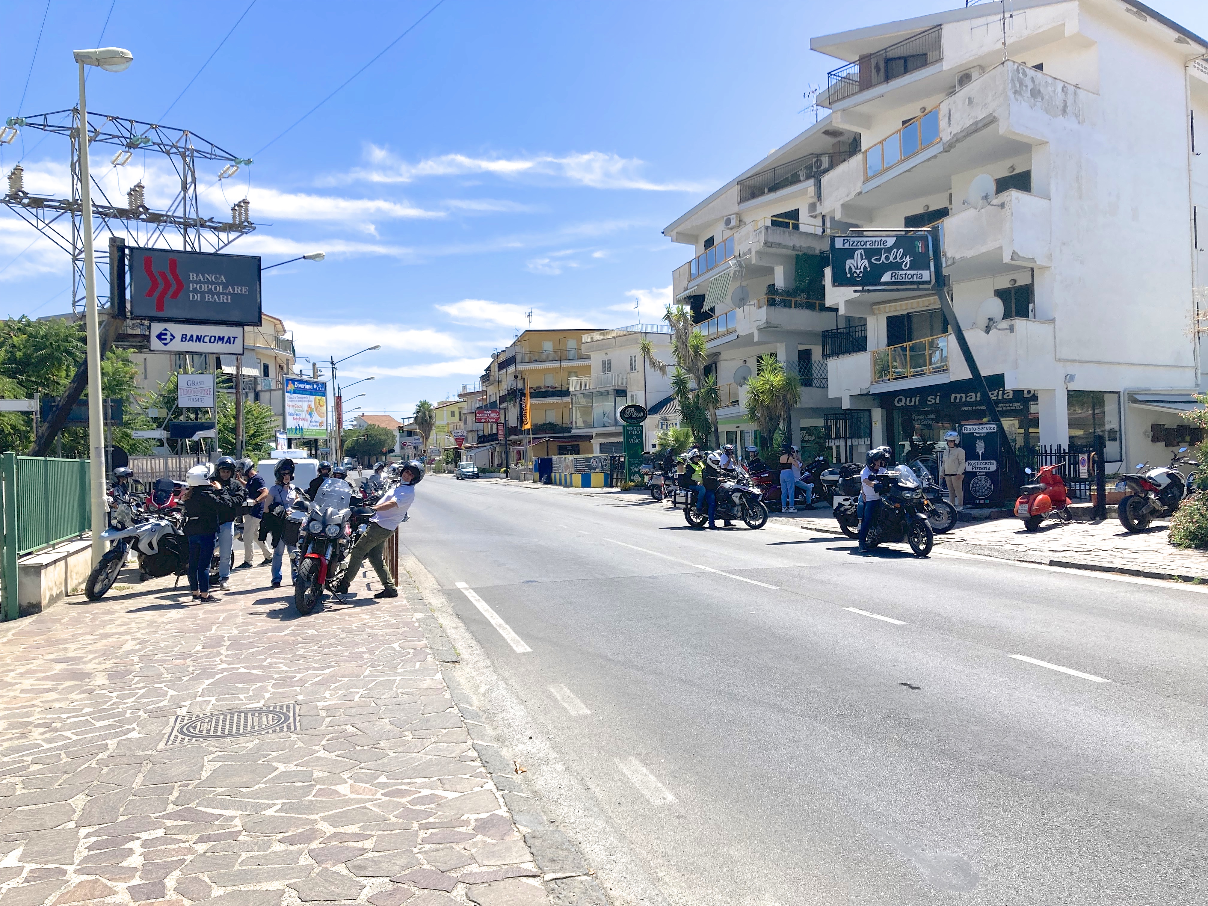 027 Si Risale In Moto Per Raggiungere L Hotel